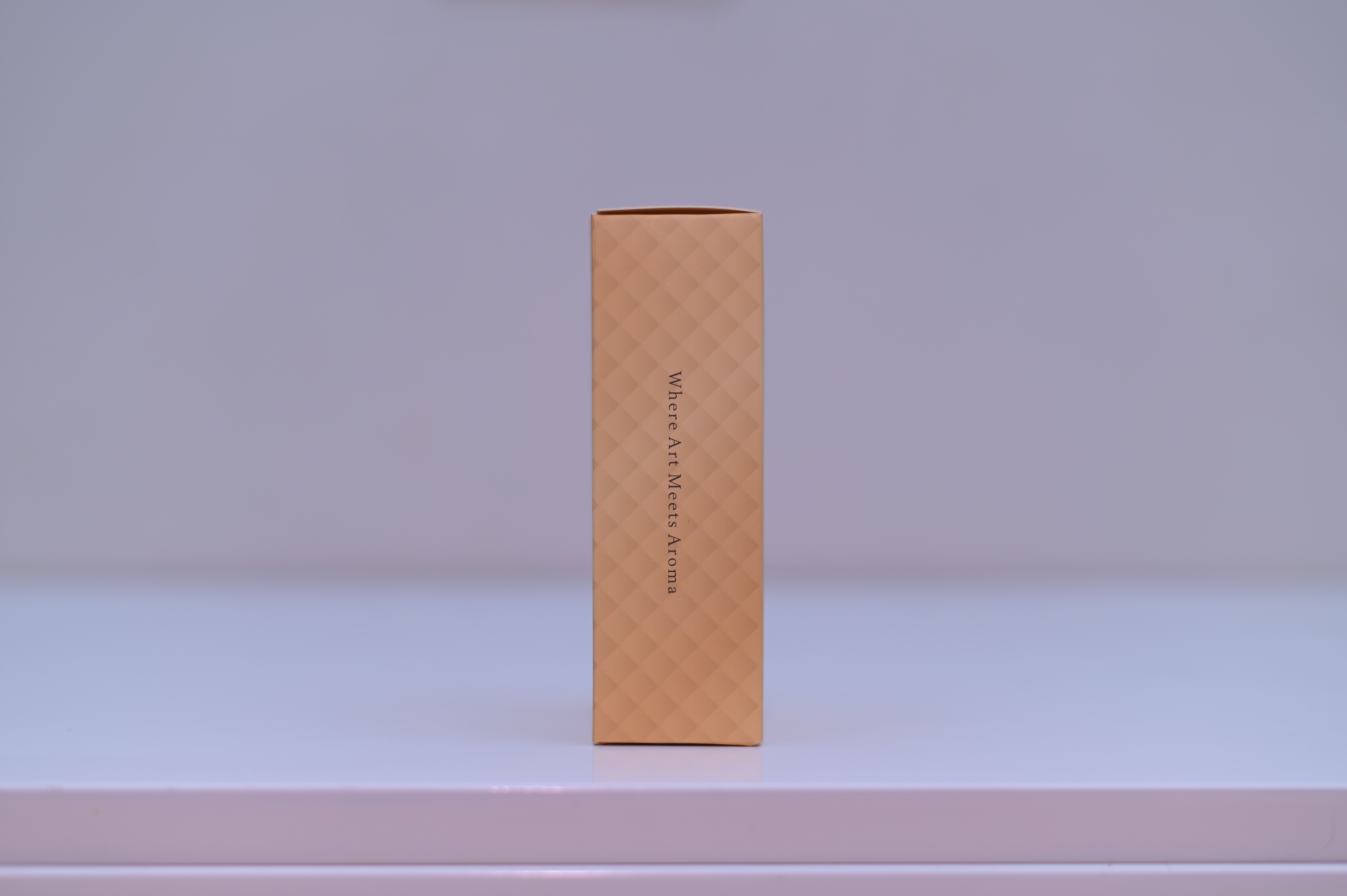 OPULENT LEATHER WITH WOODY POWDERY AND MUSKY FRAGRANCE