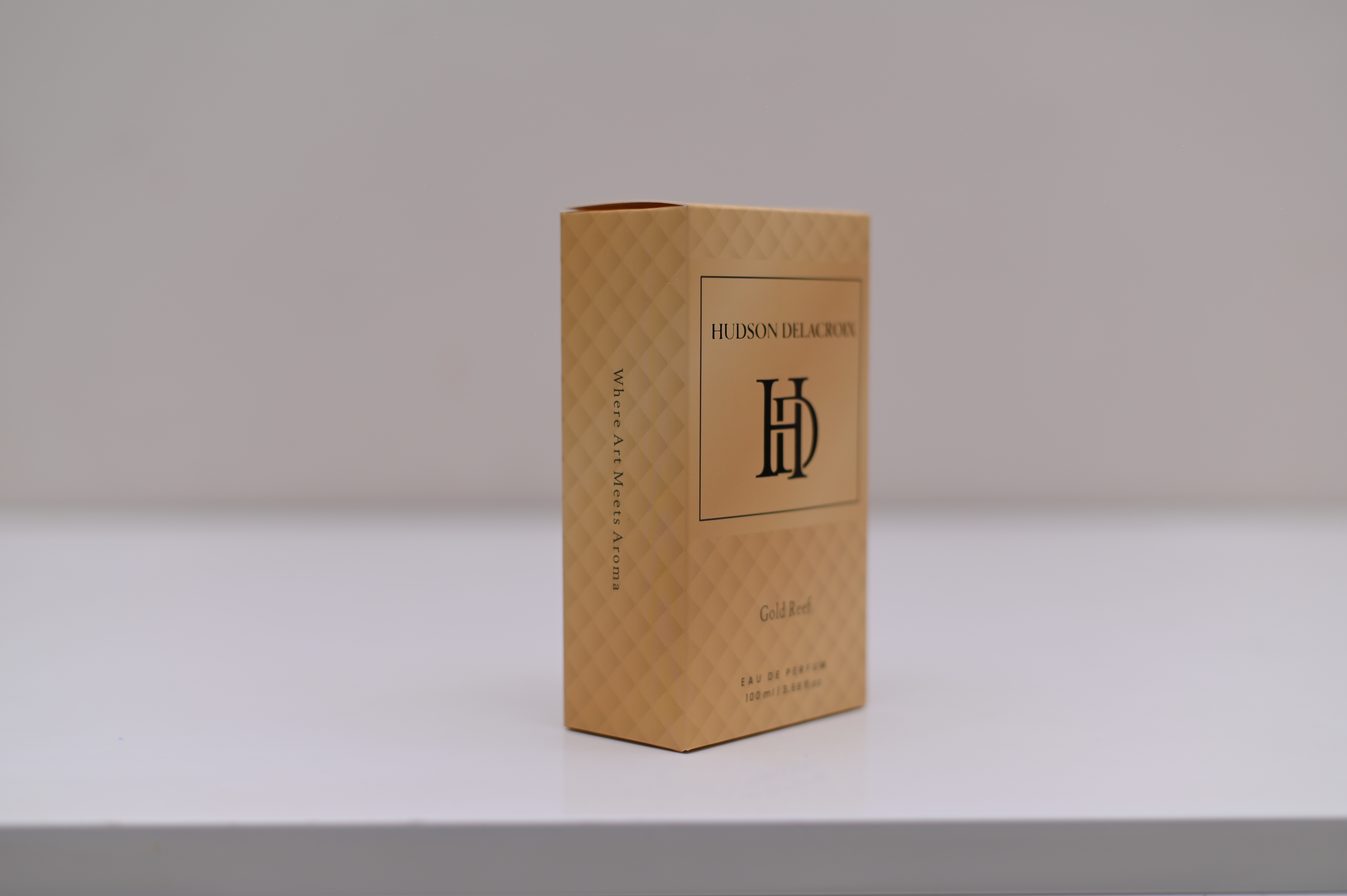 OPULENT LEATHER WITH WOODY POWDERY AND MUSKY FRAGRANCE