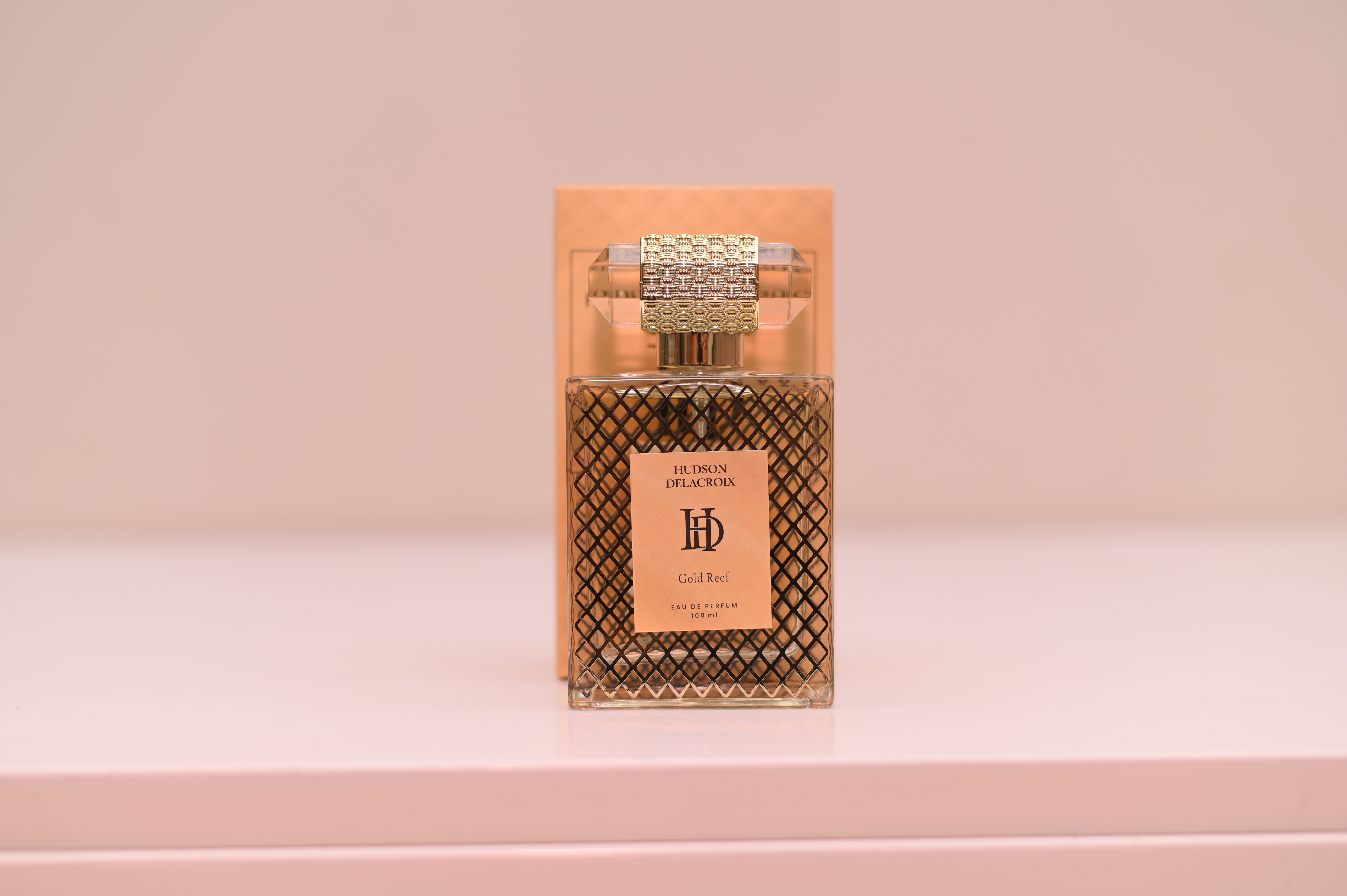 OPULENT LEATHER WITH WOODY POWDERY AND MUSKY FRAGRANCE